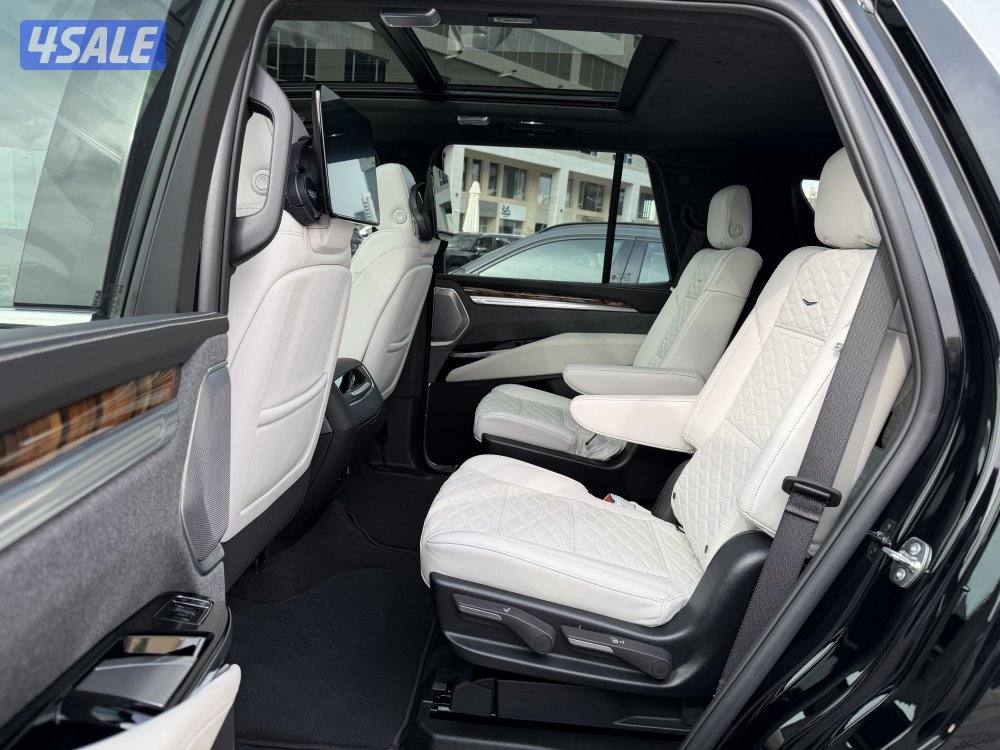 إسكاليد بلاتنيوم 2025 عداد 8 الاف كفالة وسيرفيس كامل المواصفات2