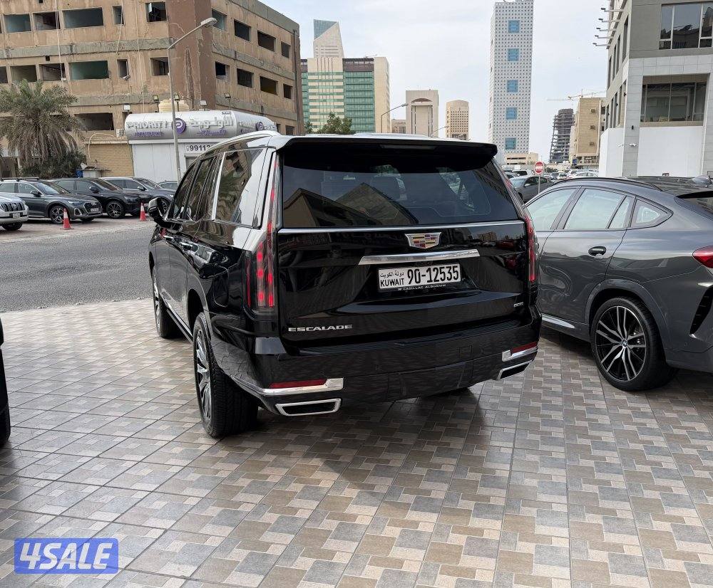 إسكاليد بلاتنيوم 2025 عداد 8 الاف كفالة وسيرفيس كامل المواصفات3