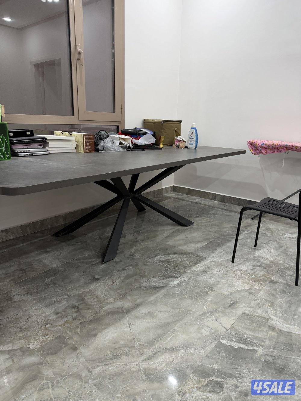 للبيع جلسة شاريها من ايكيا مع طاوله طعام1