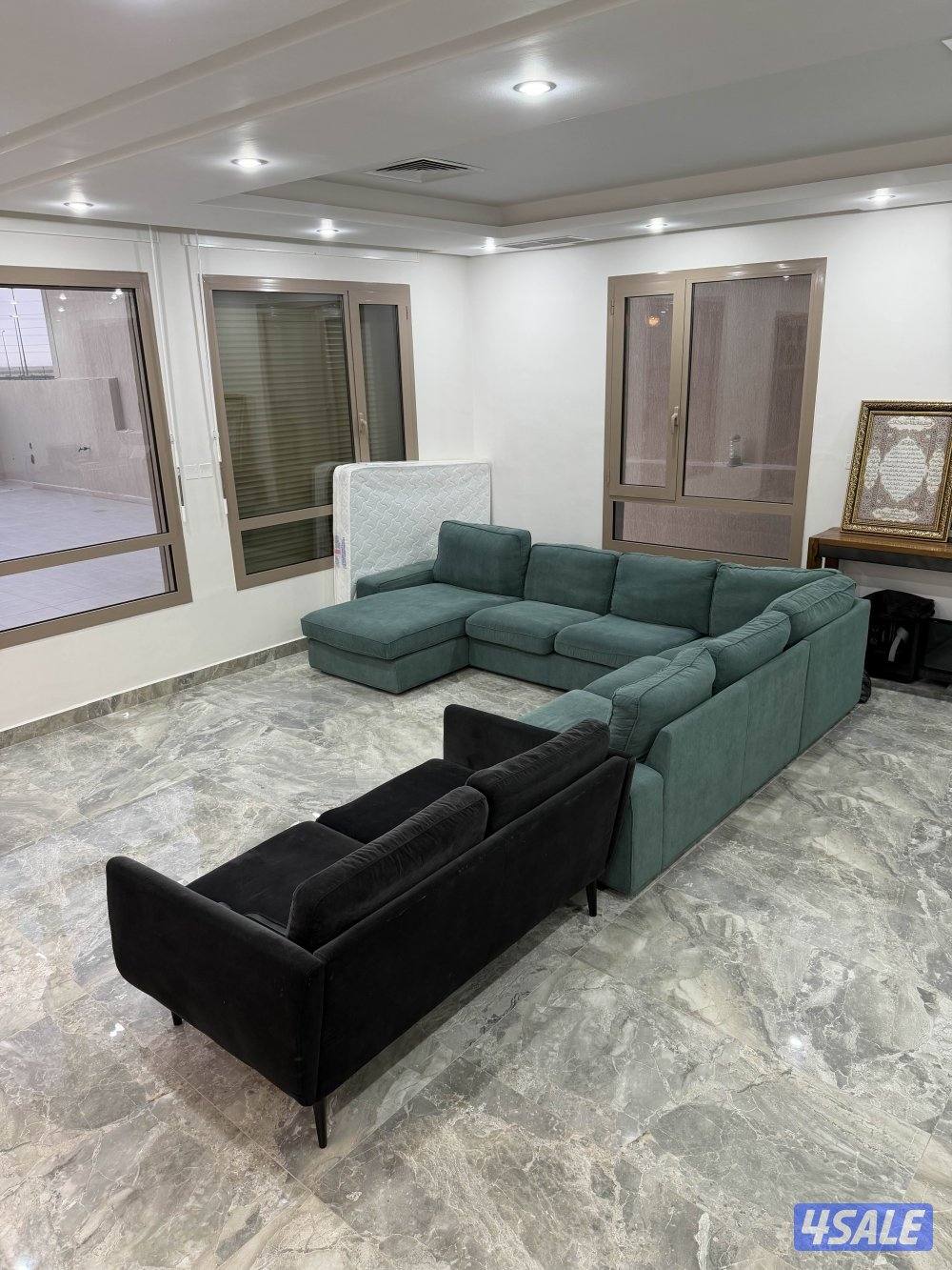 للبيع جلسة شاريها من ايكيا مع طاوله طعام2