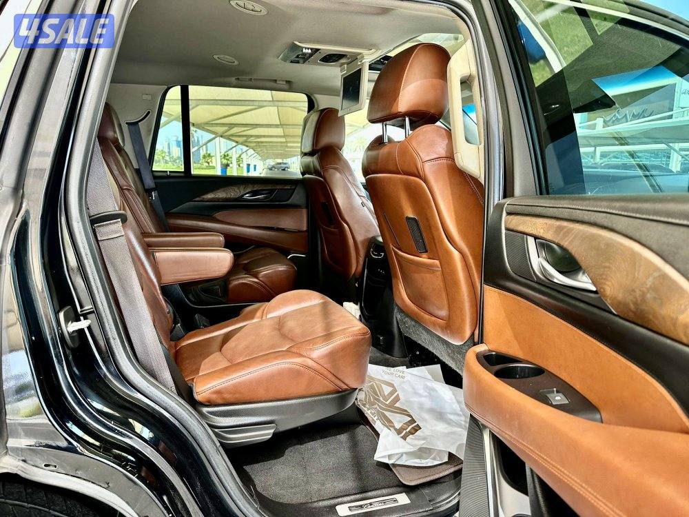 كاديلاك اسكاليد - الموديل:2017 - العداد:1819