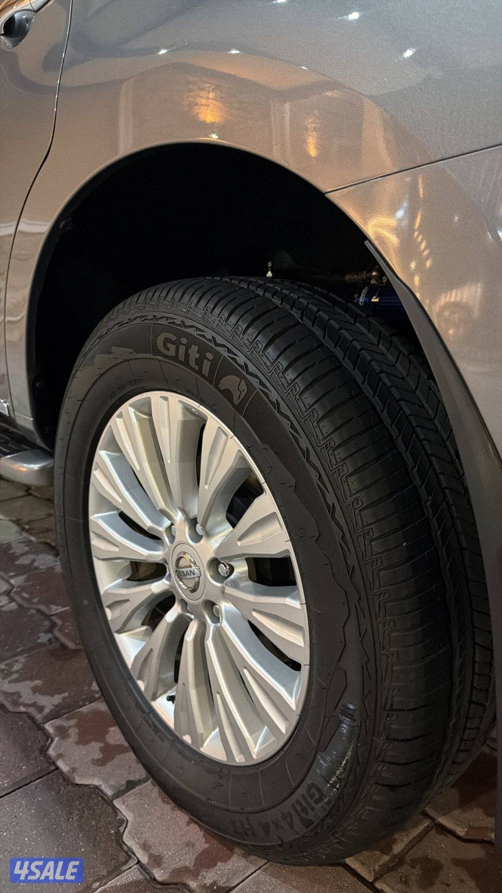 للبيع 4 تواير باترول مقاس 200