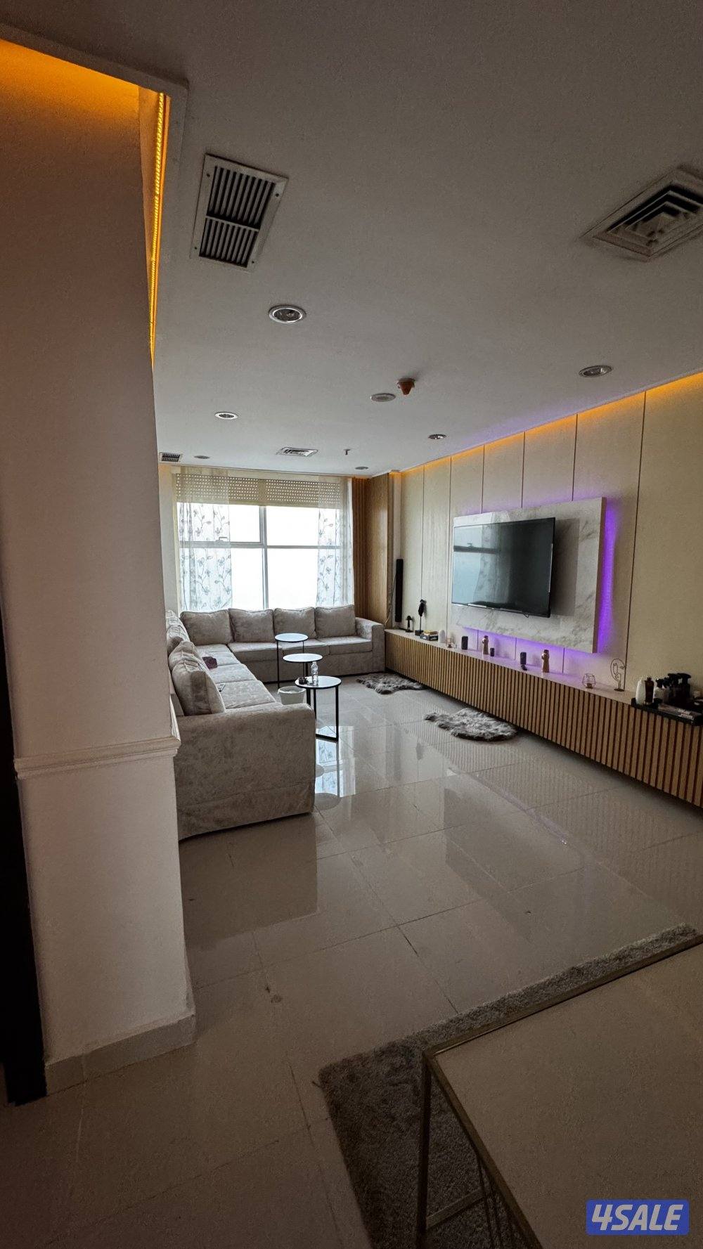 للبيع شقة خلو المهبوله على الساحلي برج المنار ب1 مقابل Voyage Cafe1