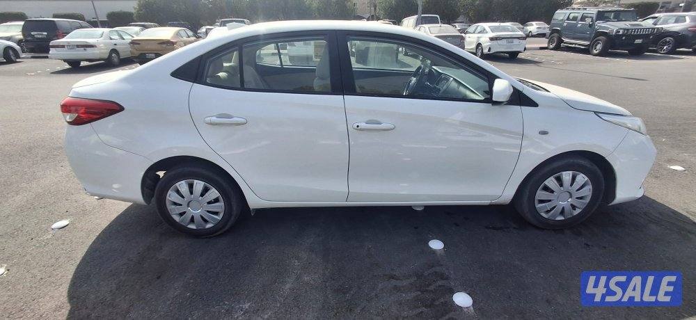 تويوتا يارس - 2022 - أبيض3