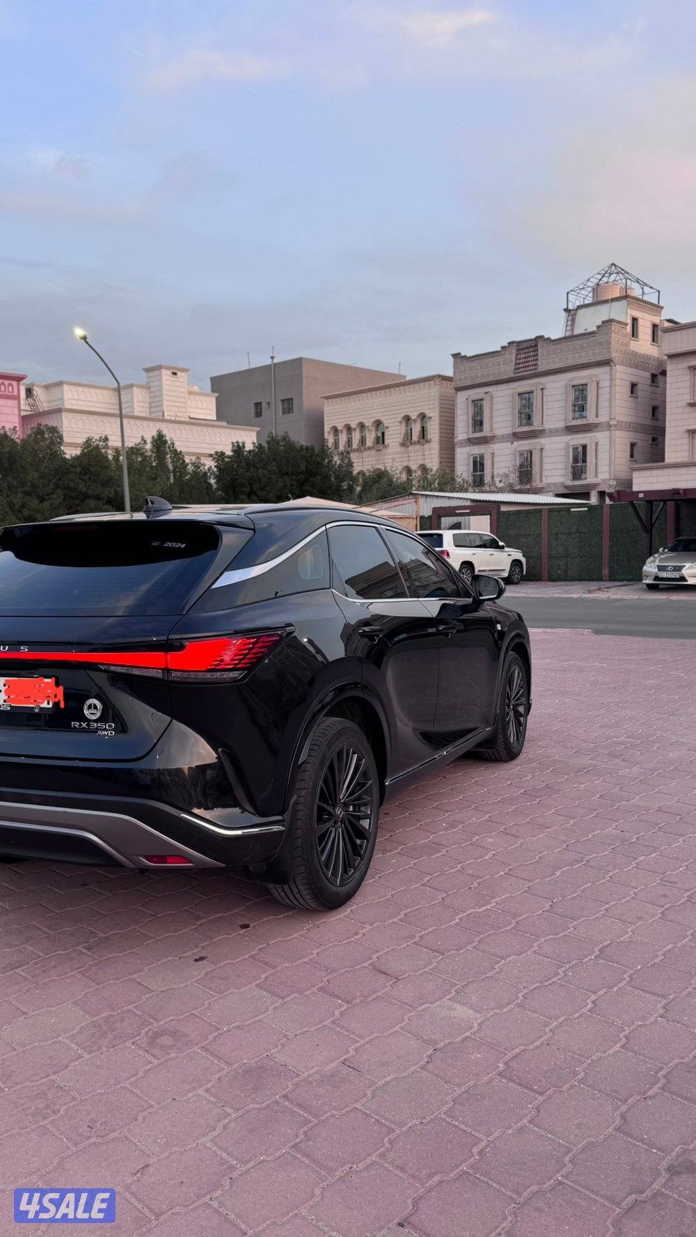 لكزس RX350 شرط الفحص عداد ٤٠ الف تحت الكفاله0