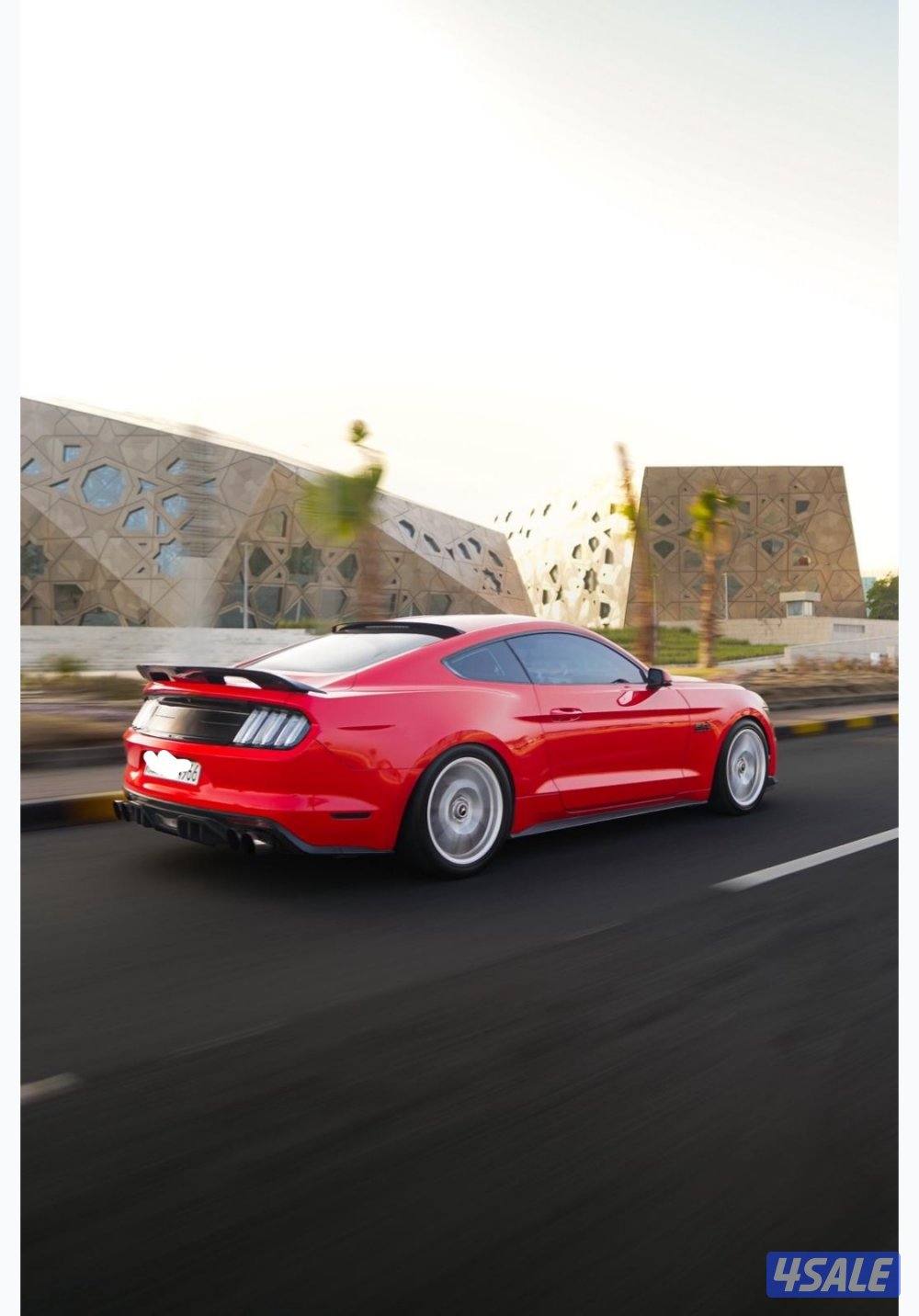 للبيع موستنق 2015 premium صبغ الوكاله عدا قطعه1