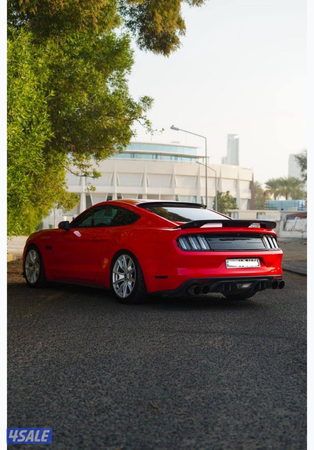 للبيع موستنق 2015 premium صبغ الوكاله عدا قطعه3