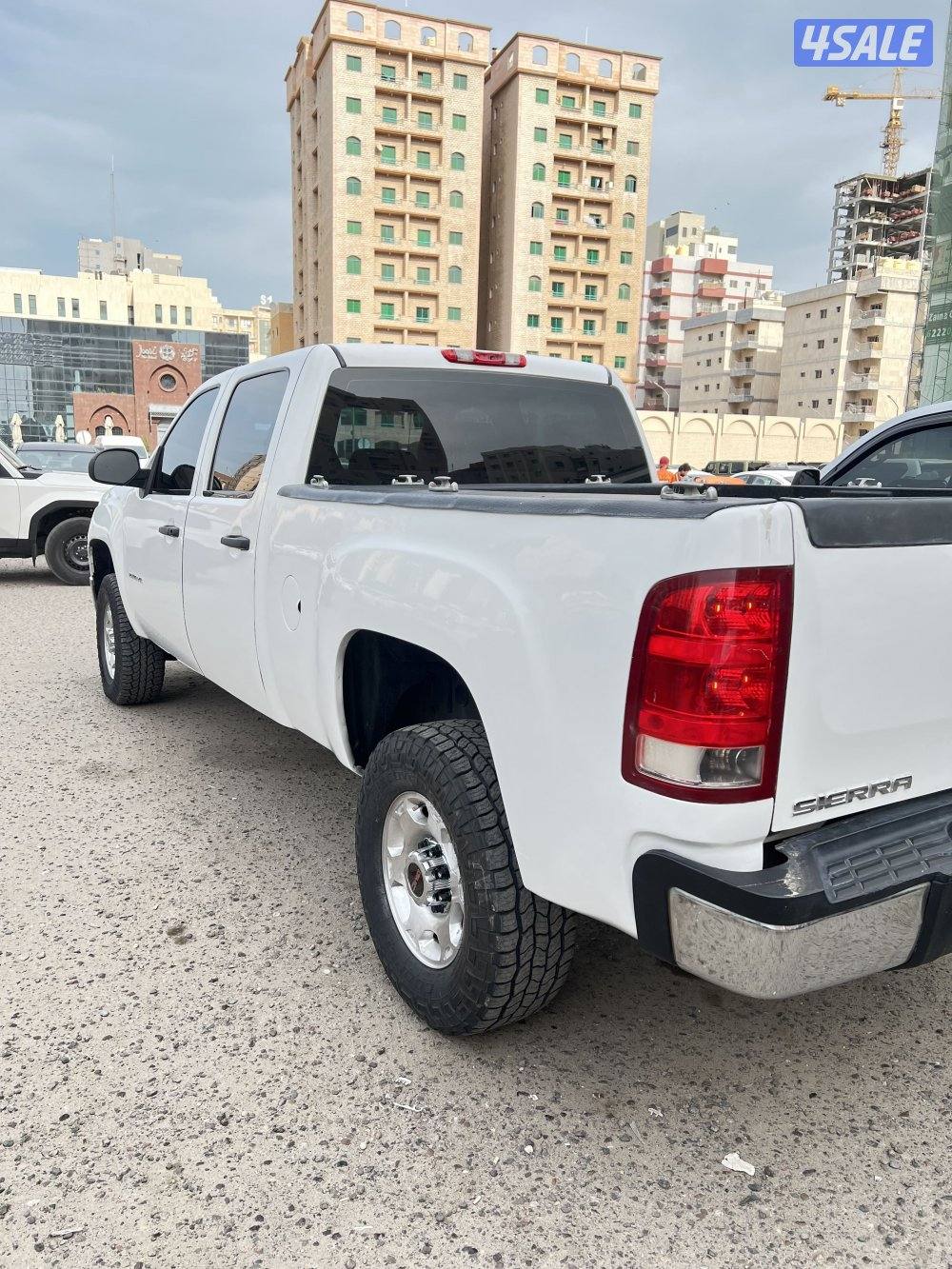 للبيع وانيت جي ام سي 2500HDشاصي قصير دبل قير ارضي موديل20101