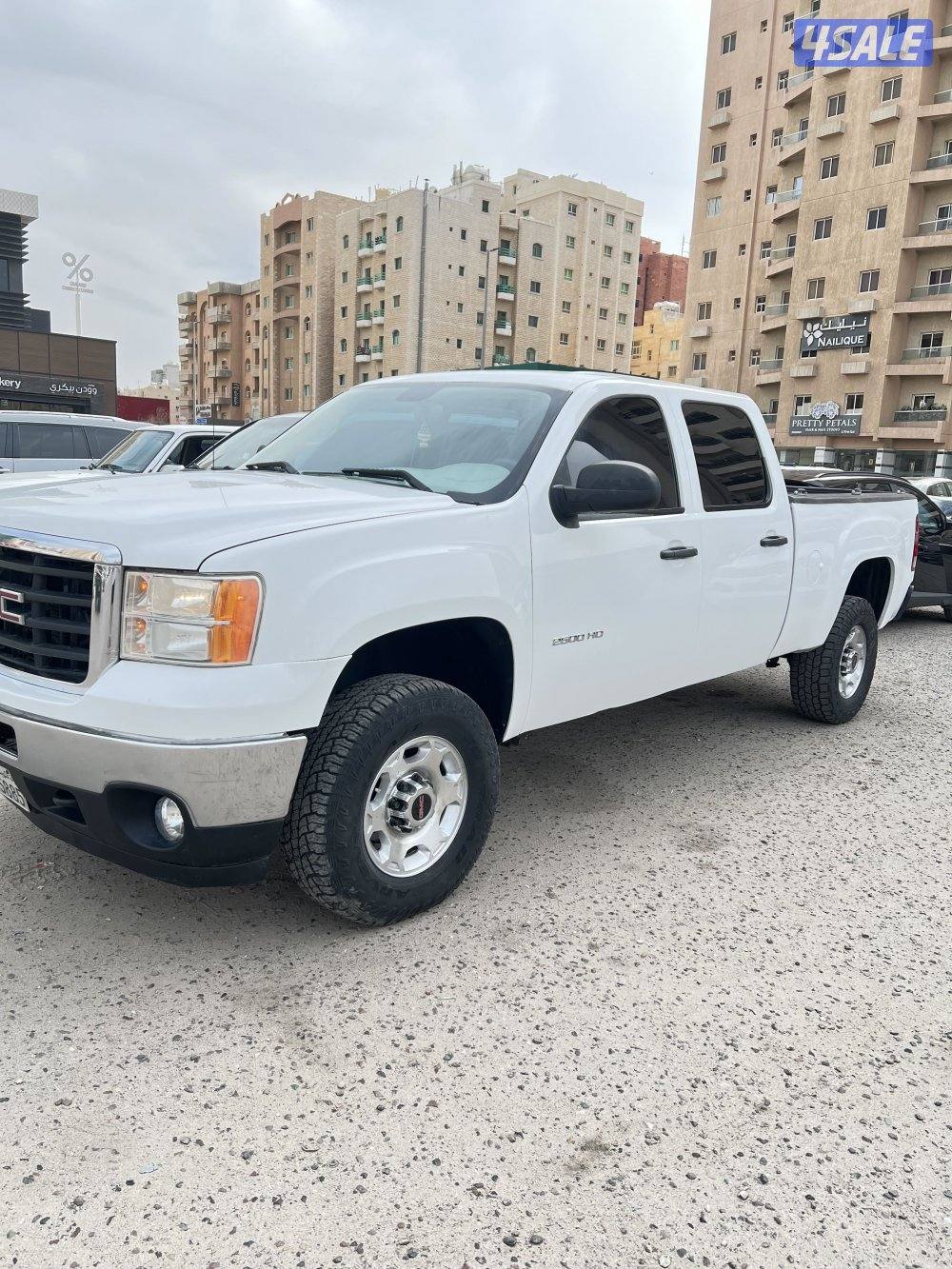 للبيع وانيت جي ام سي 2500HDشاصي قصير دبل قير ارضي موديل20105