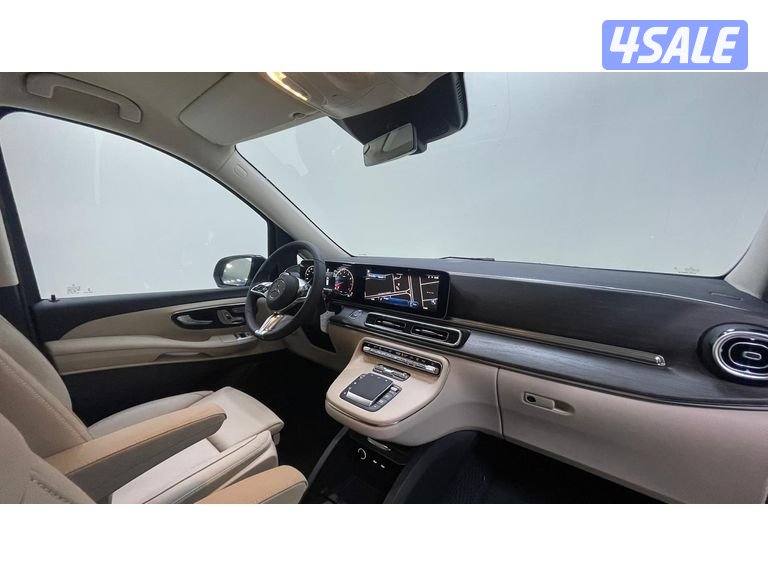 Mercedes-Benz V-Class9