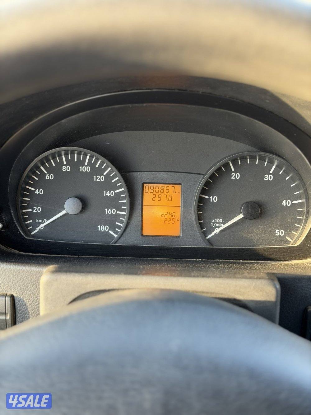 للبيع ڤان مرسيدس سبرنتر 515 الحجم الكبير مقفل ثلاجة7