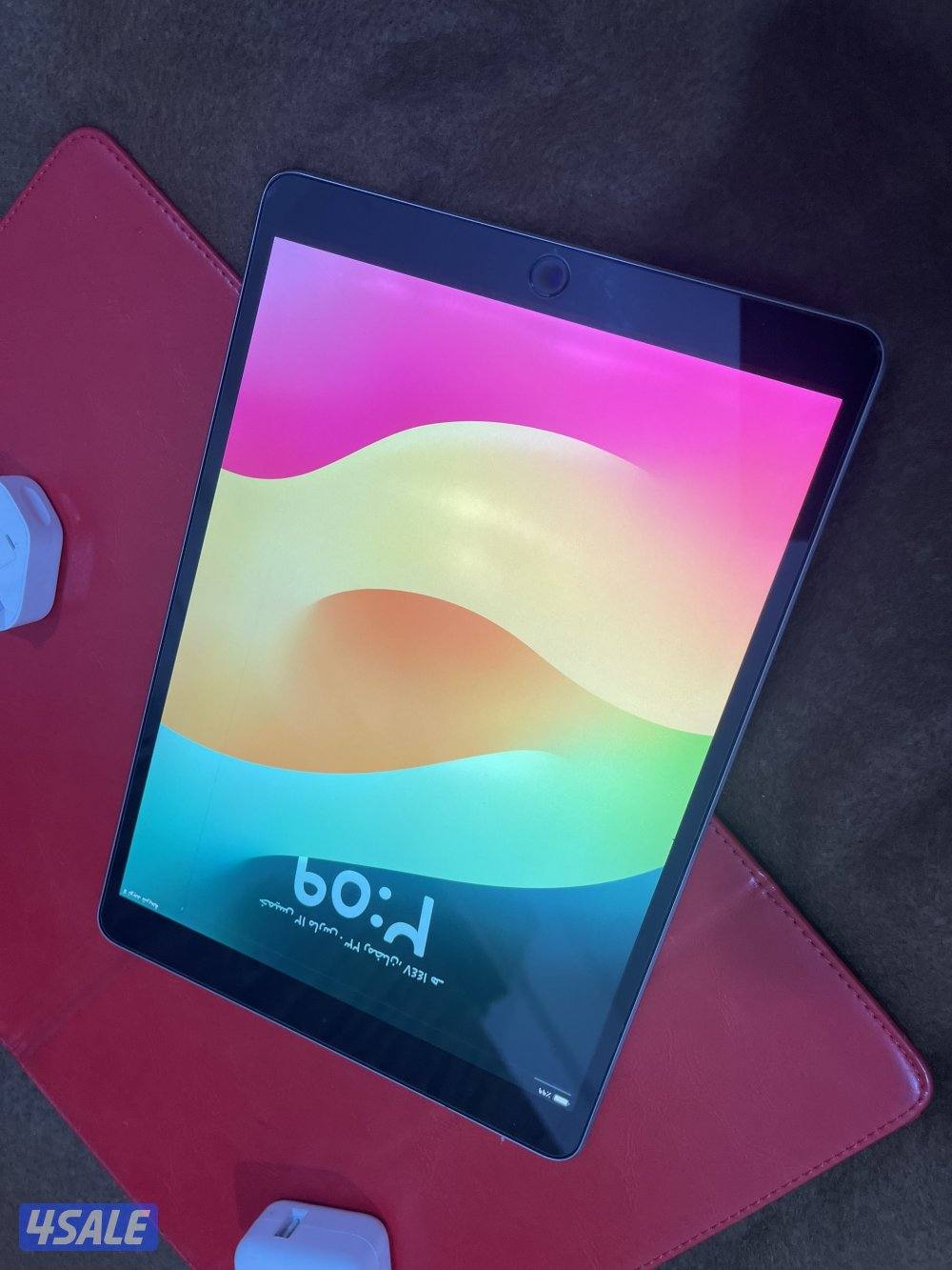 ايباد ابل برو 10،5 شاشة 64 قيقا خط شريحة نظيف وشغال تمام  مع بوك وشاحن6