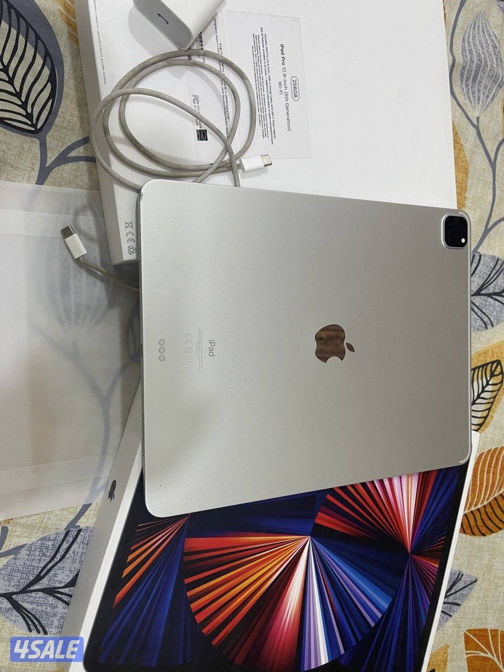 ايباد ابل برو 12.9 انش 256 قيقا بطارية 90 ام ون m1 نظيف حيل واي فاي4