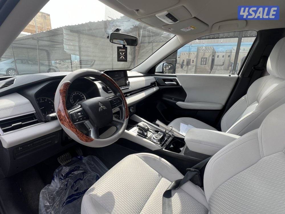 للبيع ميتسوبيشي اوتلاندر 20246