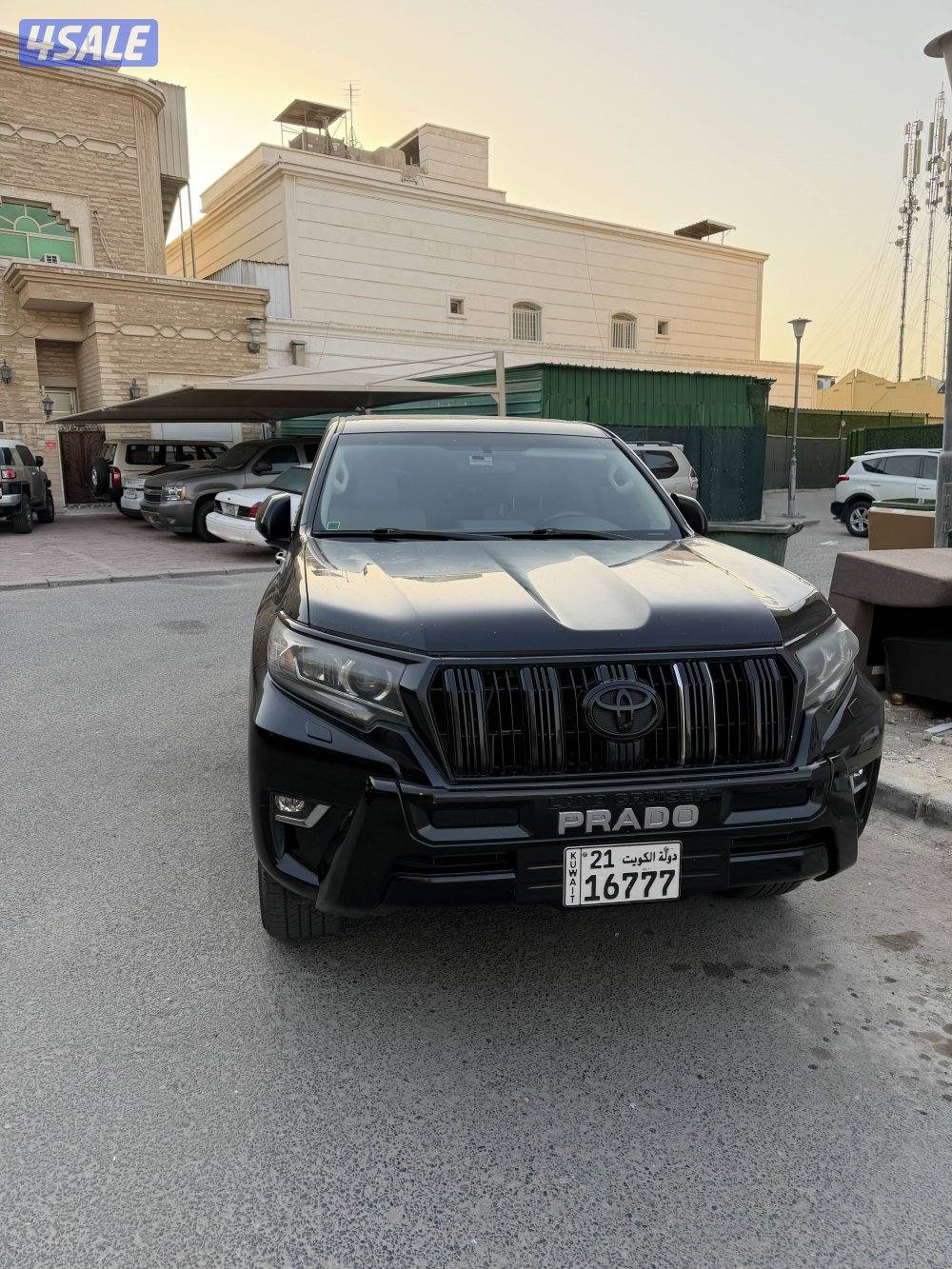 برادو vx 2022 كامل المواصفات كراسي مخمل0