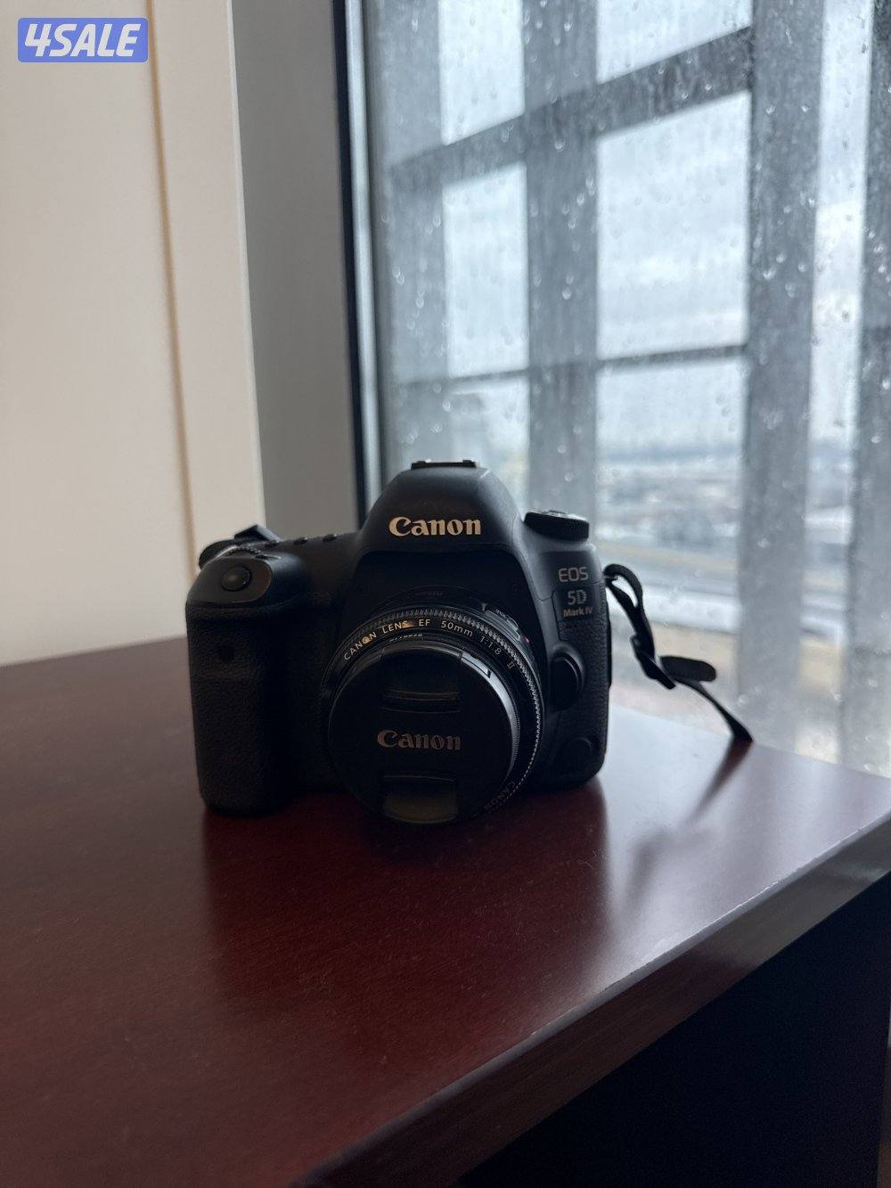 Canon 5D mark iv + Canon 50mm lens للبيع كامرة مع كامل اغراضها1