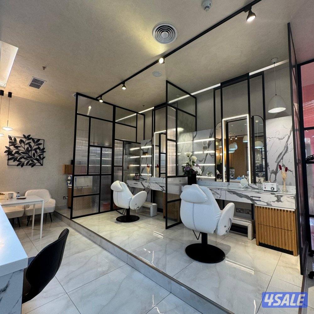 صالون VIP للإيجار ( خلو ) في صباح السالم قطعة 14