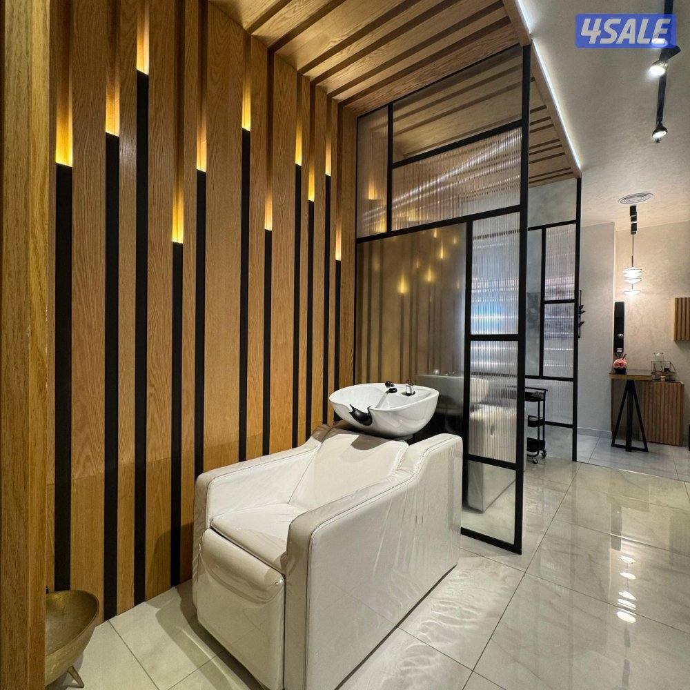 صالون VIP للإيجار ( خلو ) في صباح السالم قطعة 17