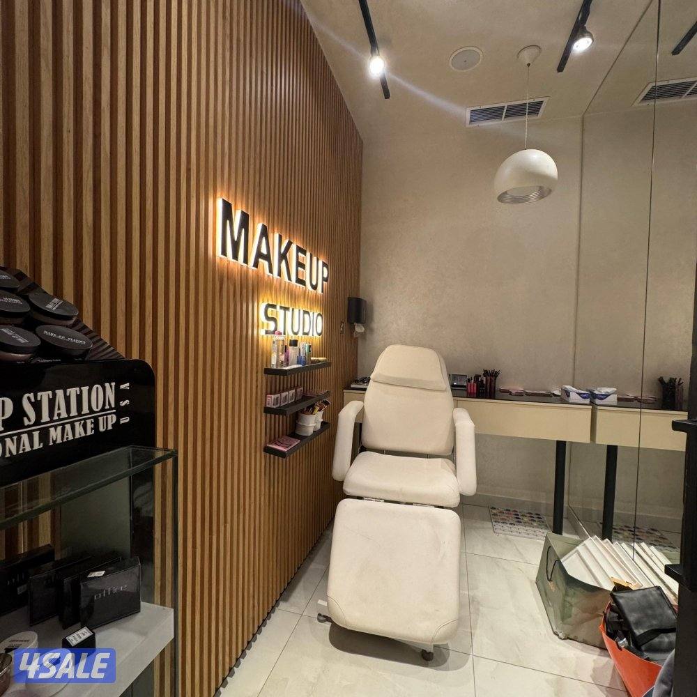 صالون VIP للإيجار ( خلو ) في صباح السالم قطعة 18