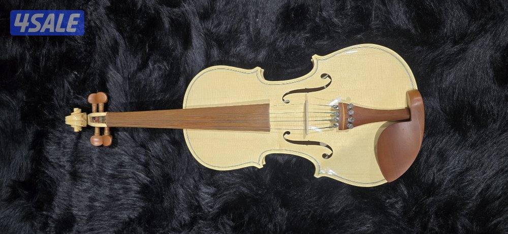 كمان صينى ٤/٤ صناعه يدويه، كوالتى عالى، لون مميز عليها أوتار (براسترو)0