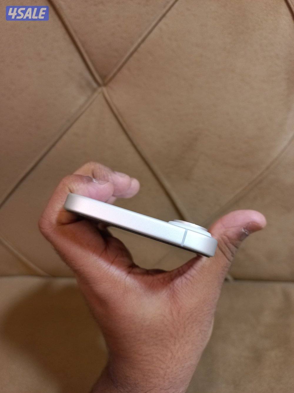 iPhone 16 White 128GB In New Condition 100% battery health2