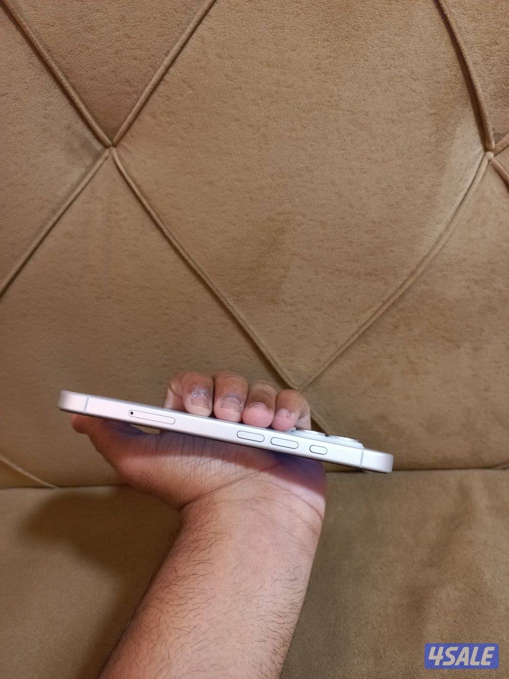 iPhone 16 White 128GB In New Condition 100% battery health5