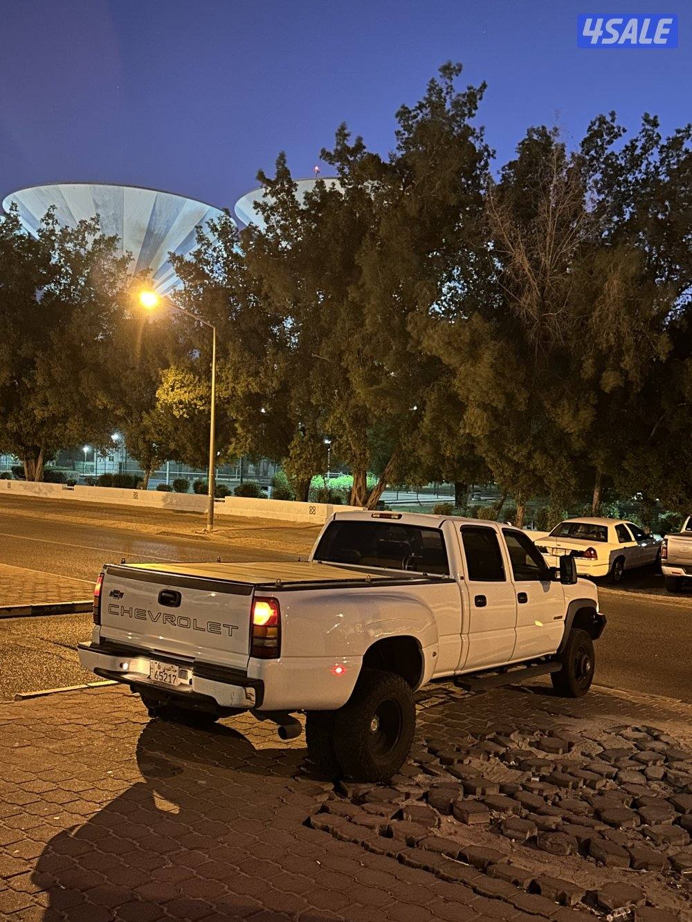 European owner, Chevrolet Silverado Dully , good condition3