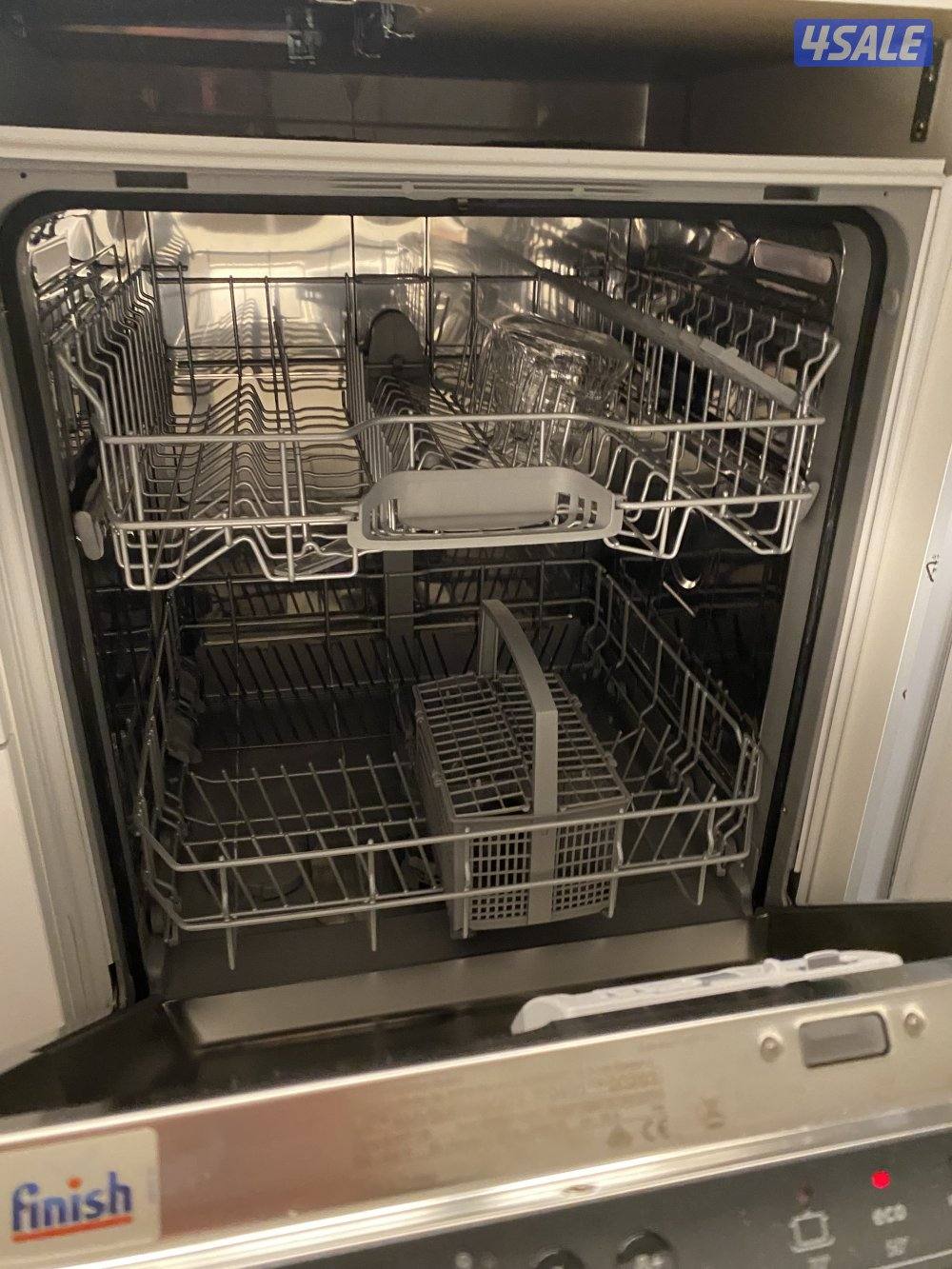 غسالة صحون من Bosch جديدة تم تشغيلها مرتين فقط سبب البيع المطبخ صغير.4