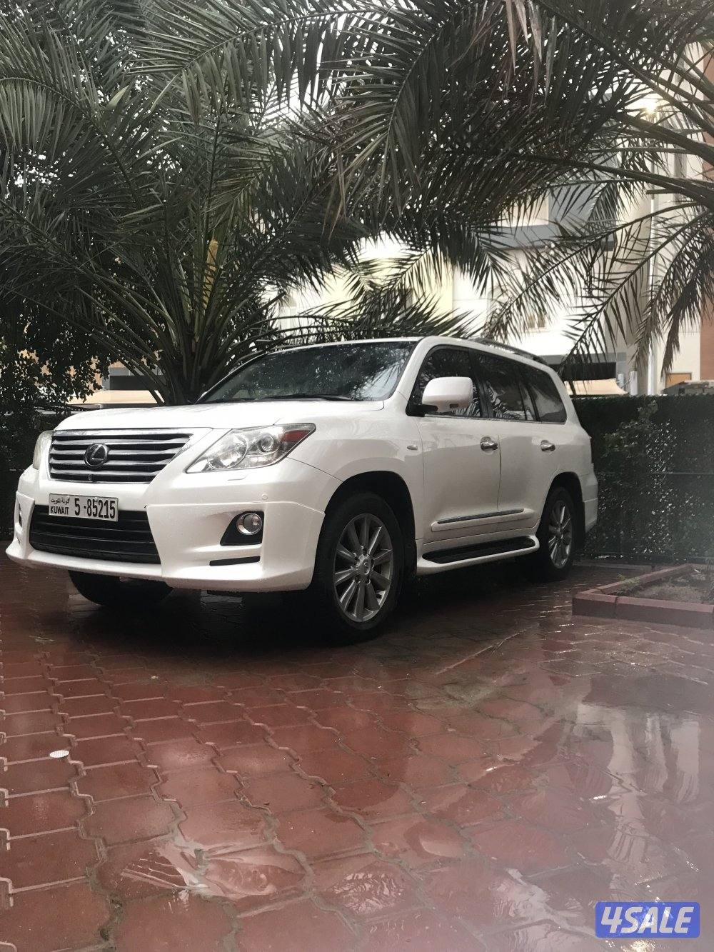 Lexus LX5700