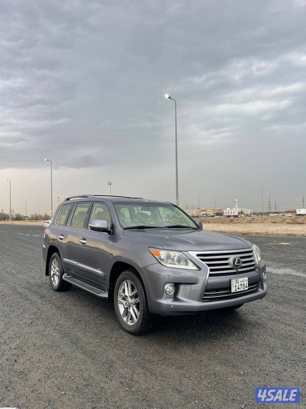 لكزس LX570 الساير 2012 مخزن بحاله نادره عداد 82 الف0