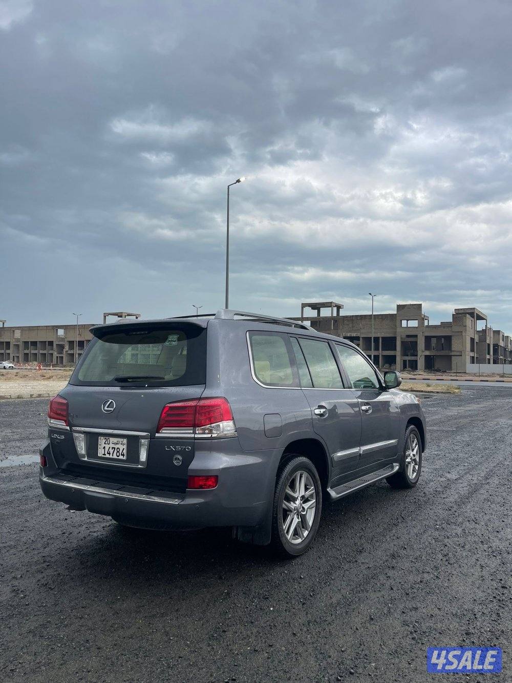 لكزس LX570 الساير 2012 مخزن بحاله نادره عداد 82 الف2
