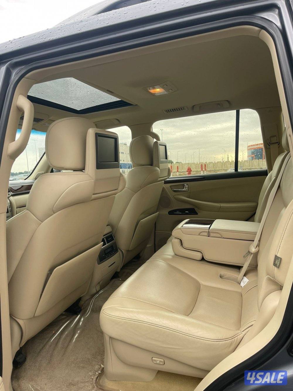 لكزس LX570 الساير 2012 مخزن بحاله نادره عداد 82 الف3