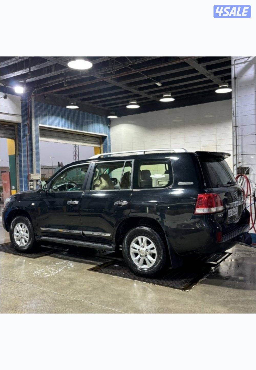 لاندكروزر بحالة ممتازة 2011 شرط الفحص صبغ الوكالة ماعدا 3 قطع عداد 2701