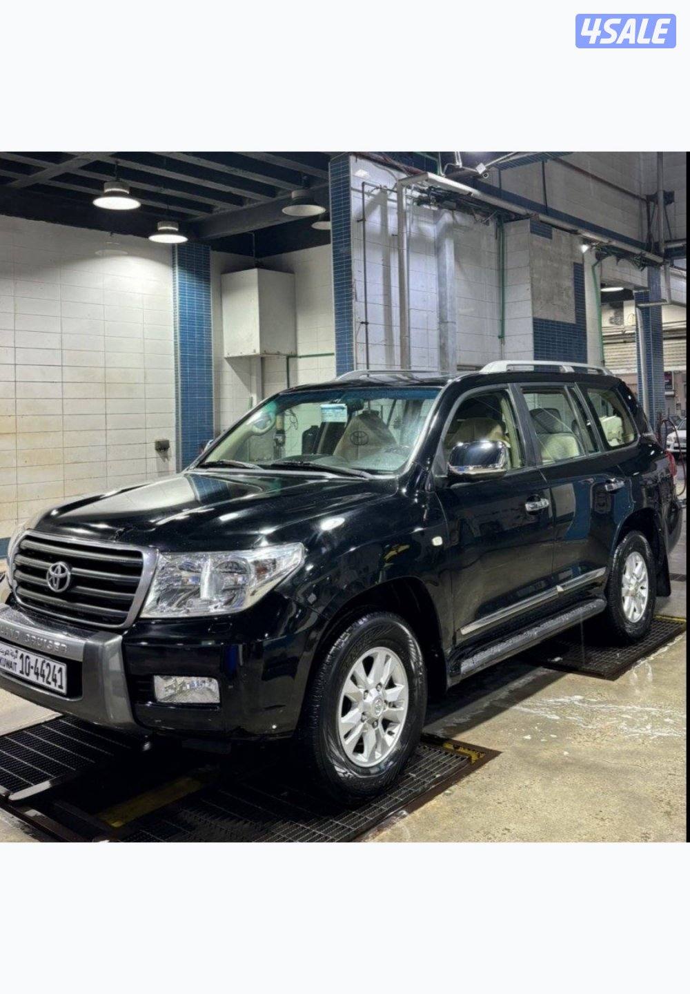 لاندكروزر بحالة ممتازة 2011 شرط الفحص صبغ الوكالة ماعدا 3 قطع عداد 2702