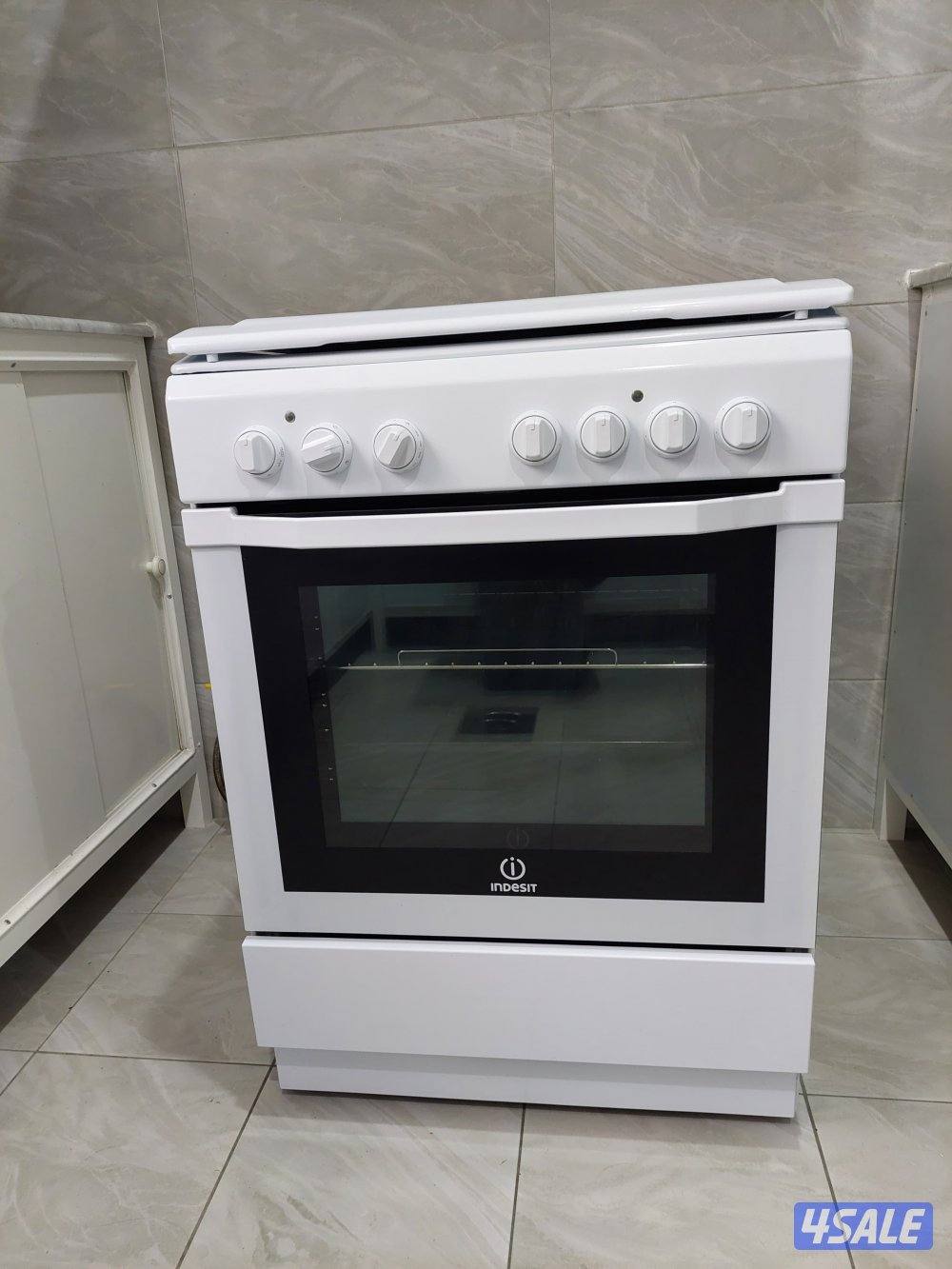 Indesit stove with oven +free items Price 28KD2