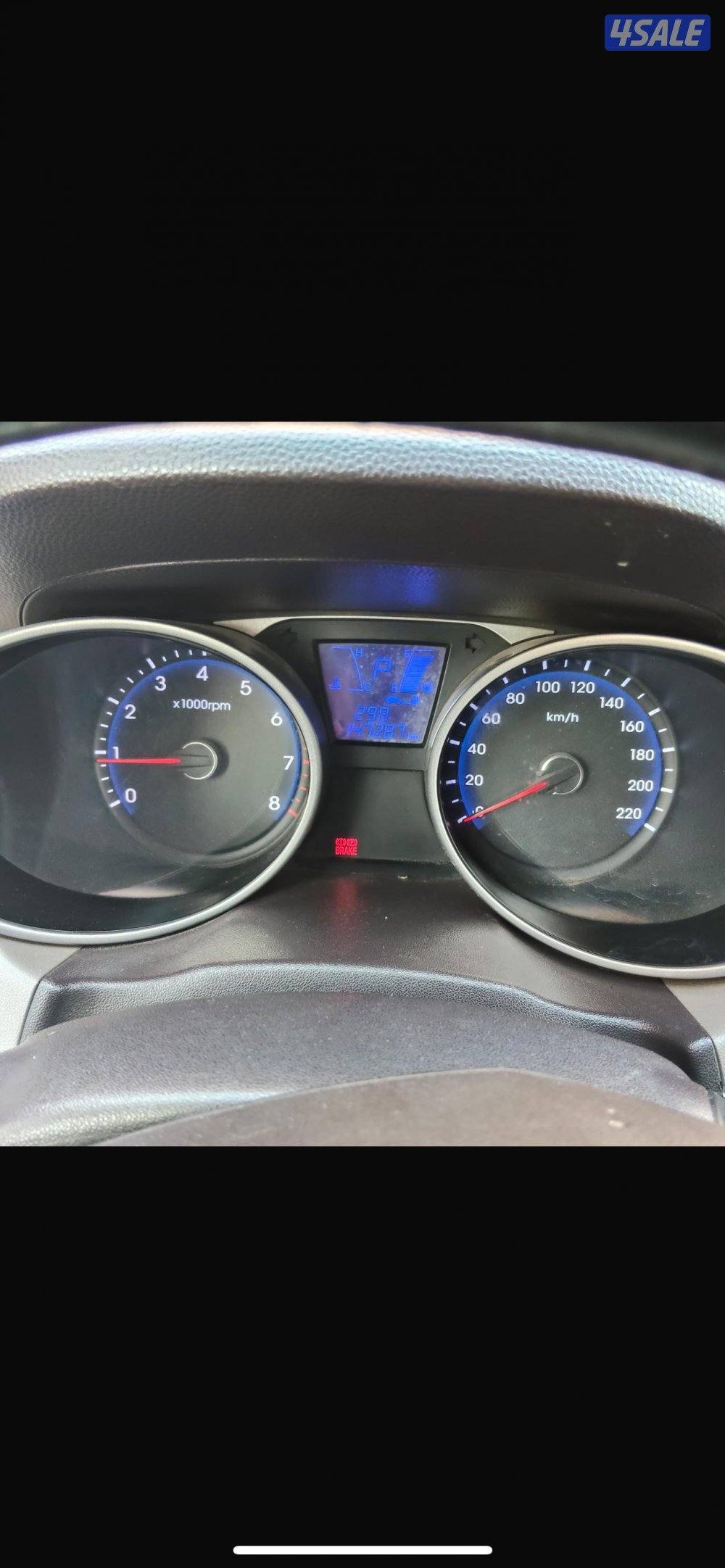 للبيع.  توسان  ٢٠١٢حالة ممتازة عداد ١٦٠ الف فقط فخمة واقتصادية ٤ سلندر5