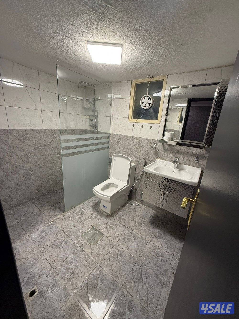 شقه للايجار غرفه وصاله ومطبخ وحمام تشطيب سوبر لوكس خلو8