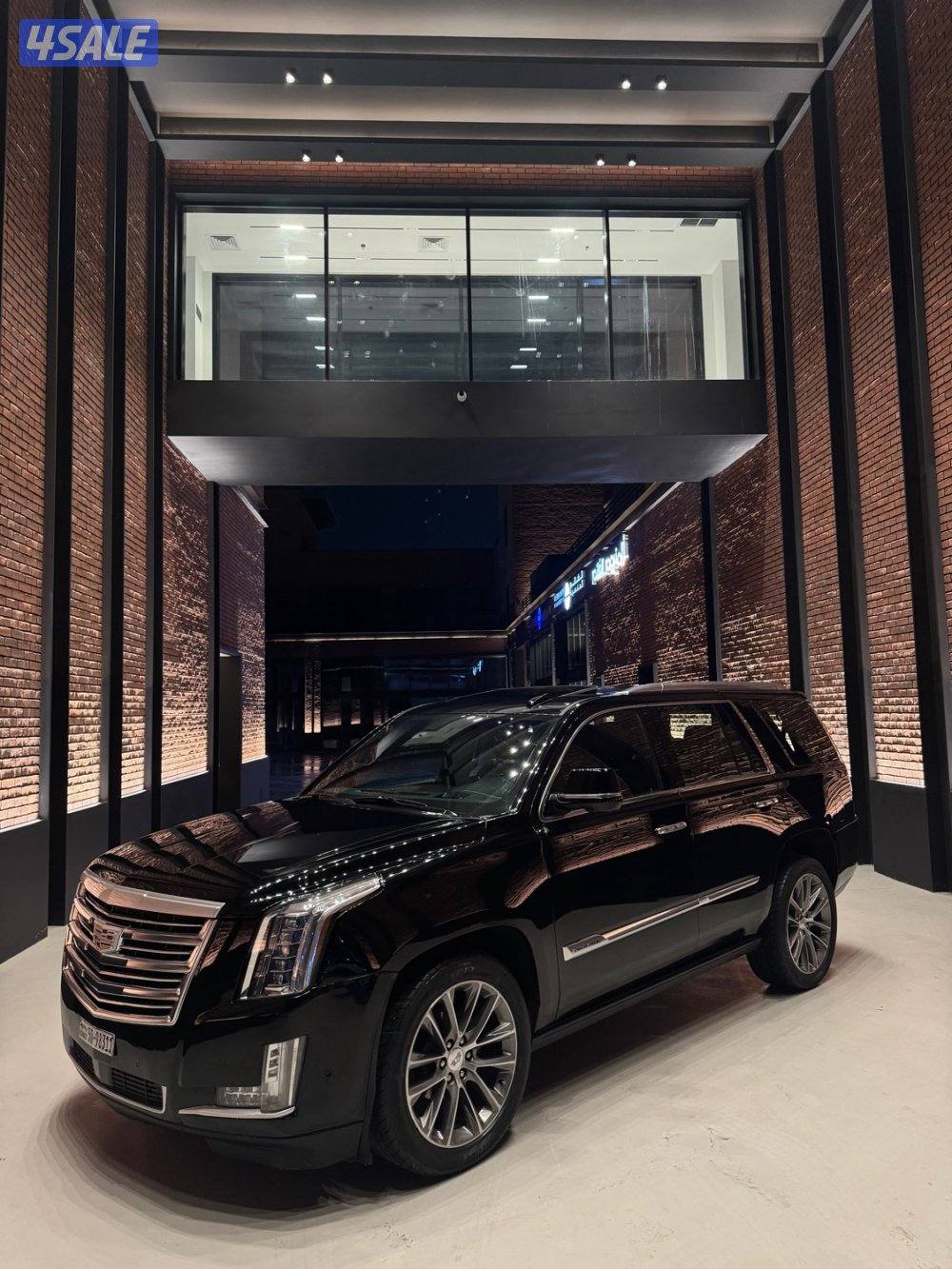 للبيع كاديلاك اسكاليد 2017 بحالة الوكالة1