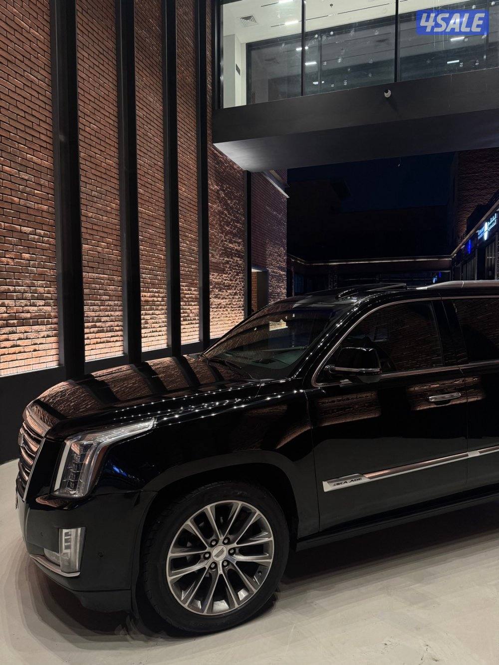للبيع كاديلاك اسكاليد 2017 بحالة الوكالة4