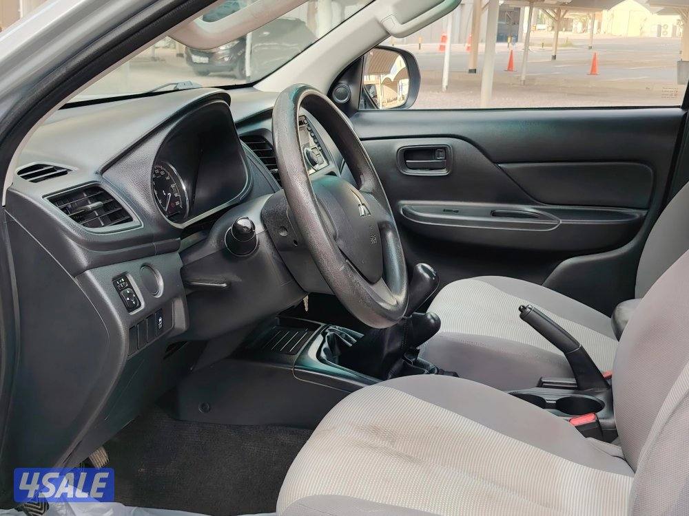 وانيت ميتشوبيسي  L200 قير عادي4×4 دبل قير وكالة سيرفيس منتظم بلوكالة3