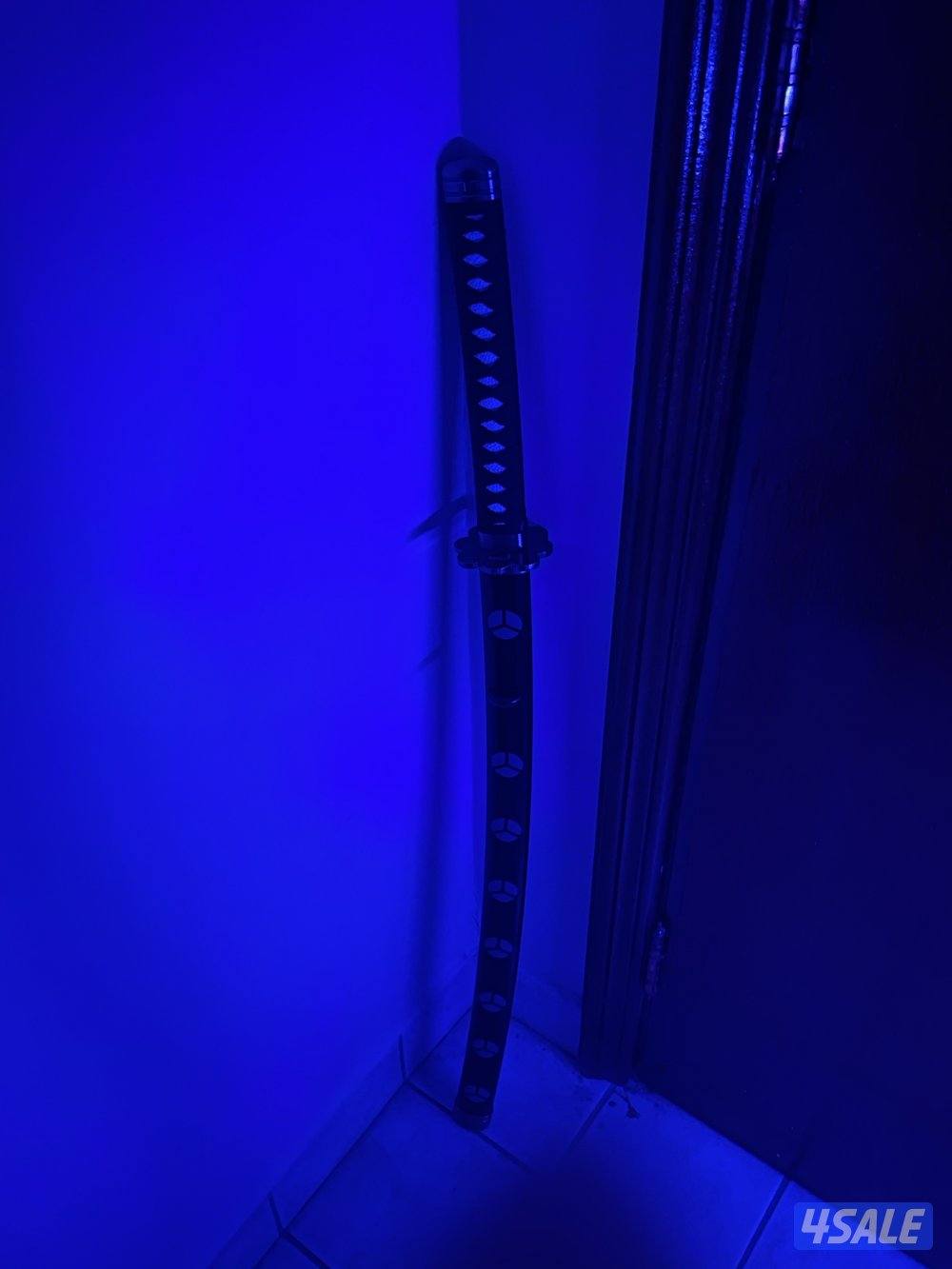 سيف كتانا مع جميع الاغراض بدون اي شي تالف0