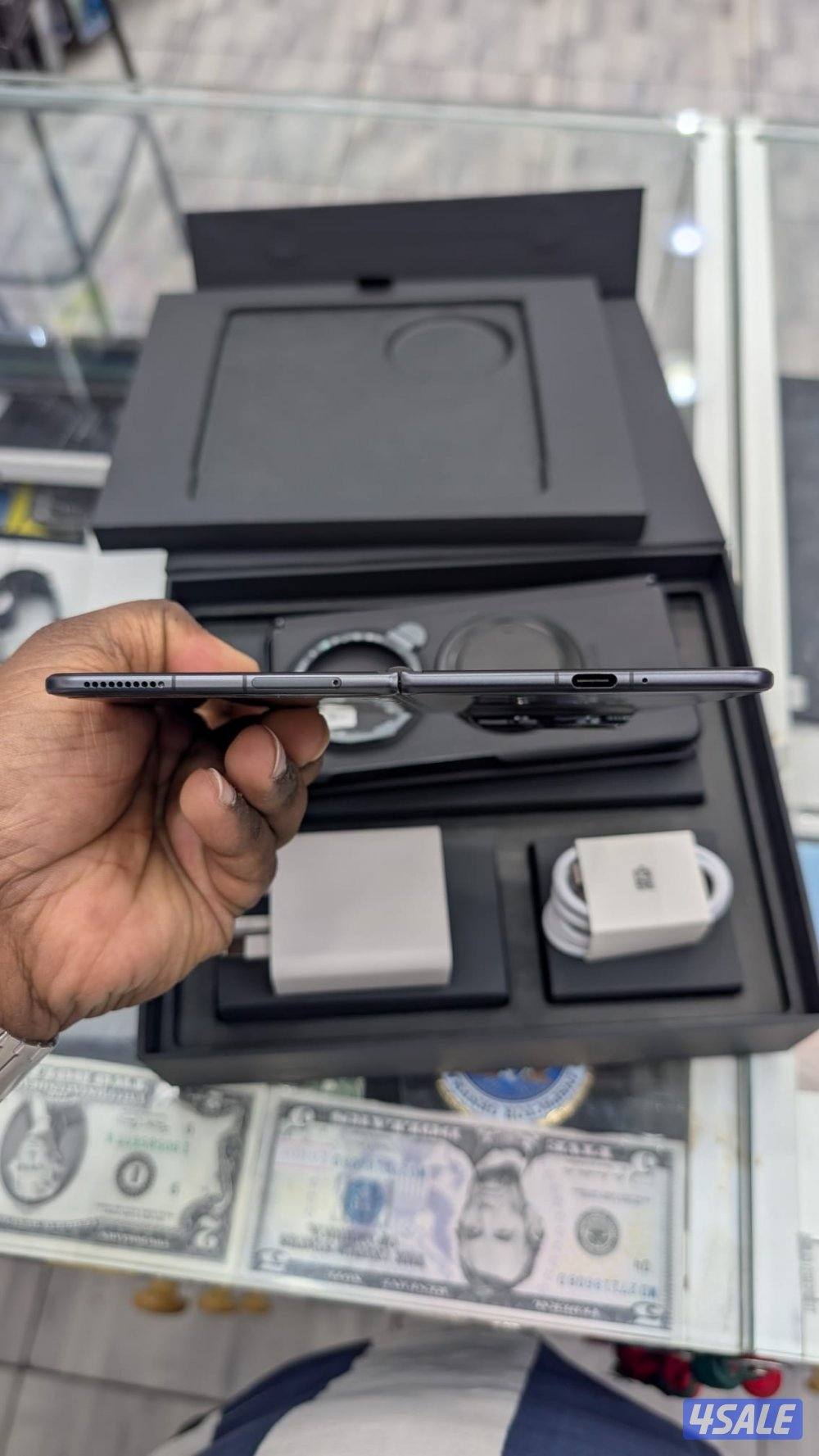 Honor magic v3 black used 512 gb with box and all5