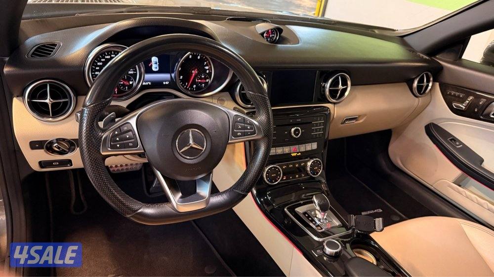 Mercedes Benz -SLC 200(AMG)12