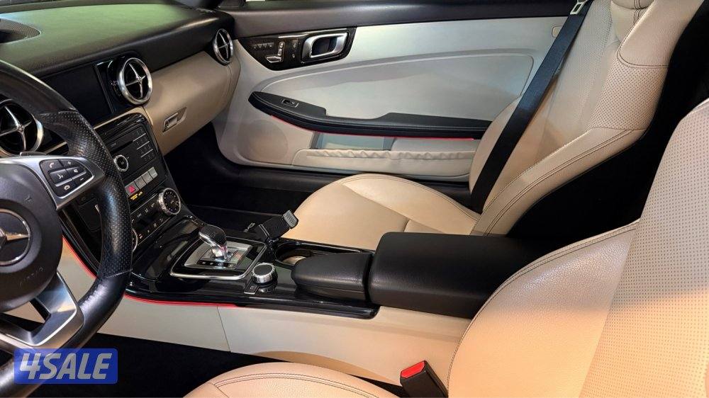 Mercedes Benz -SLC 200(AMG)13