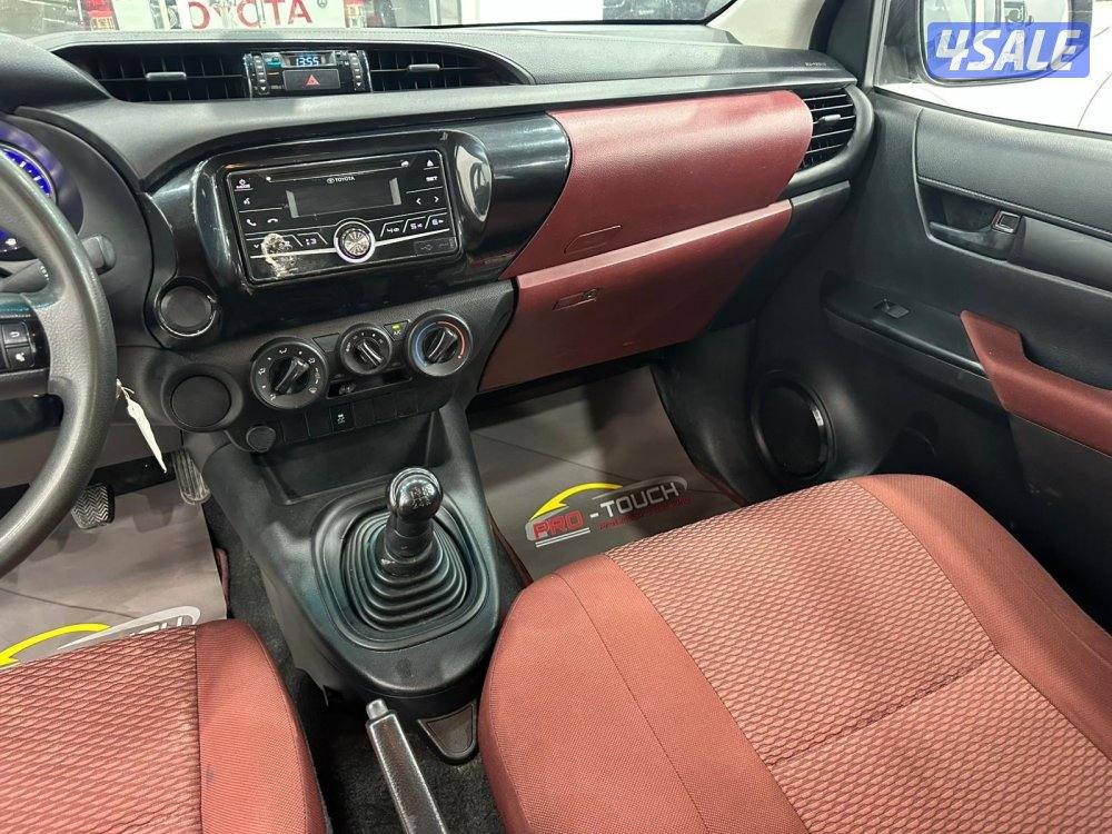 وانيت هايلكس 20196