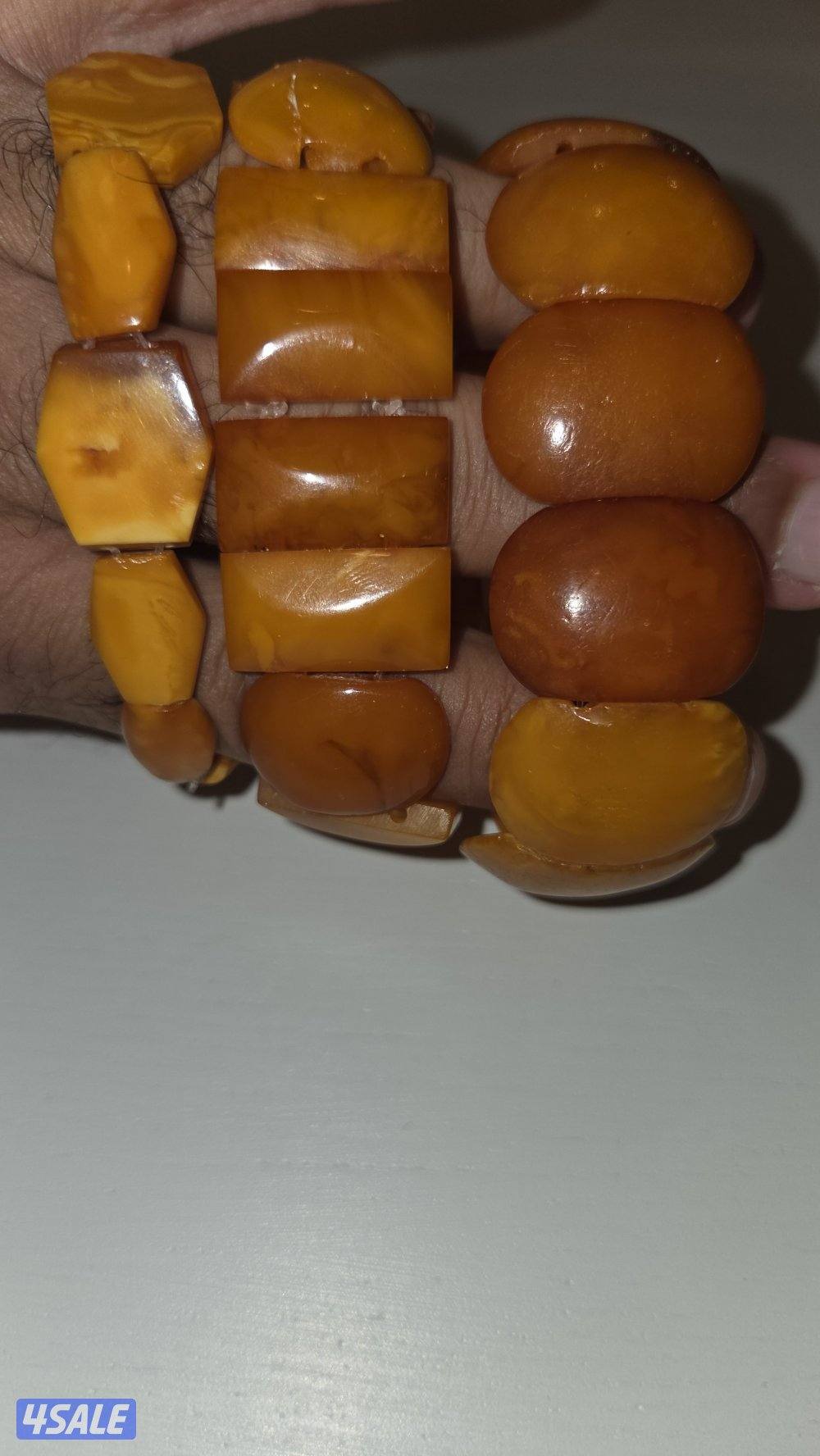 للبيع كهرب اللماني مشجر اساور يد العدد 3 قطع وزنهم الاجمالي 52قرام2