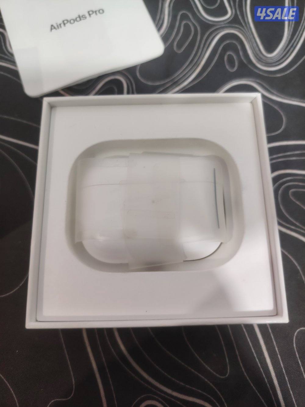 سماعه ابل ايربودز تستحق شبه الجديده الاصدار  24