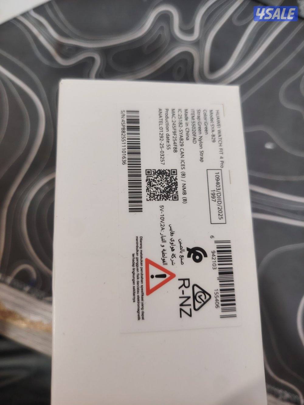 ساعة هواوي fit 4proتستحق شبه الجديده بالعلبه و الفتوره الشراء3