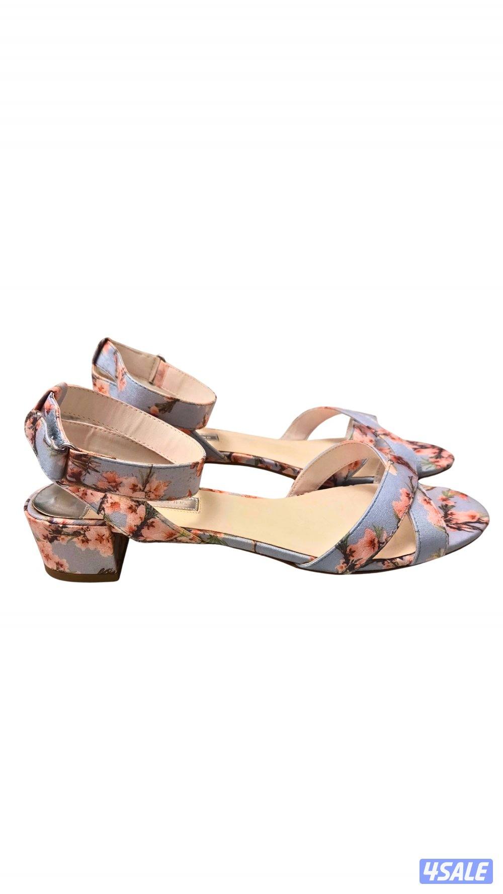 Blazer&Trousers&Sandlas all brand new price in caption4