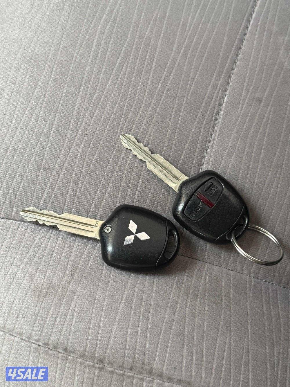 باجيرو باب واحد موديل 2009 ماشي 288 صبغ الوكالة شرط الفحص5